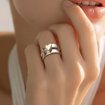 Bred ring med hjärta