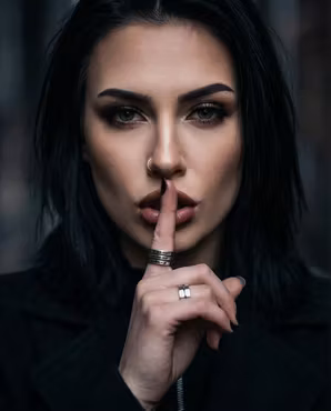 Graverad ring SNÄLLA HÅLL  BARA KÄFTEN