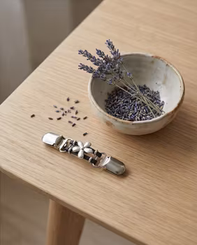 Koftaspänne med stor blomma