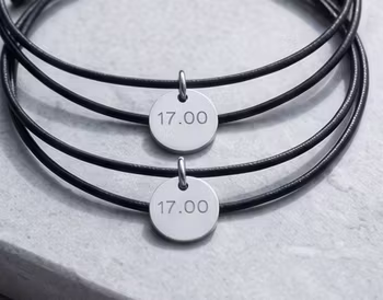 Läderarmband med graverad tag