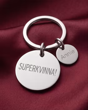Graverad nyckelring SUPERKVINNA