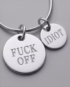 Graverat smycke FUCK OFF - idiots Design Daisy