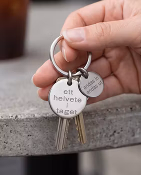 Nyckelring ett helvete i taget med personlig tag