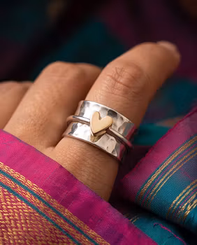 Bred ring med hjärta