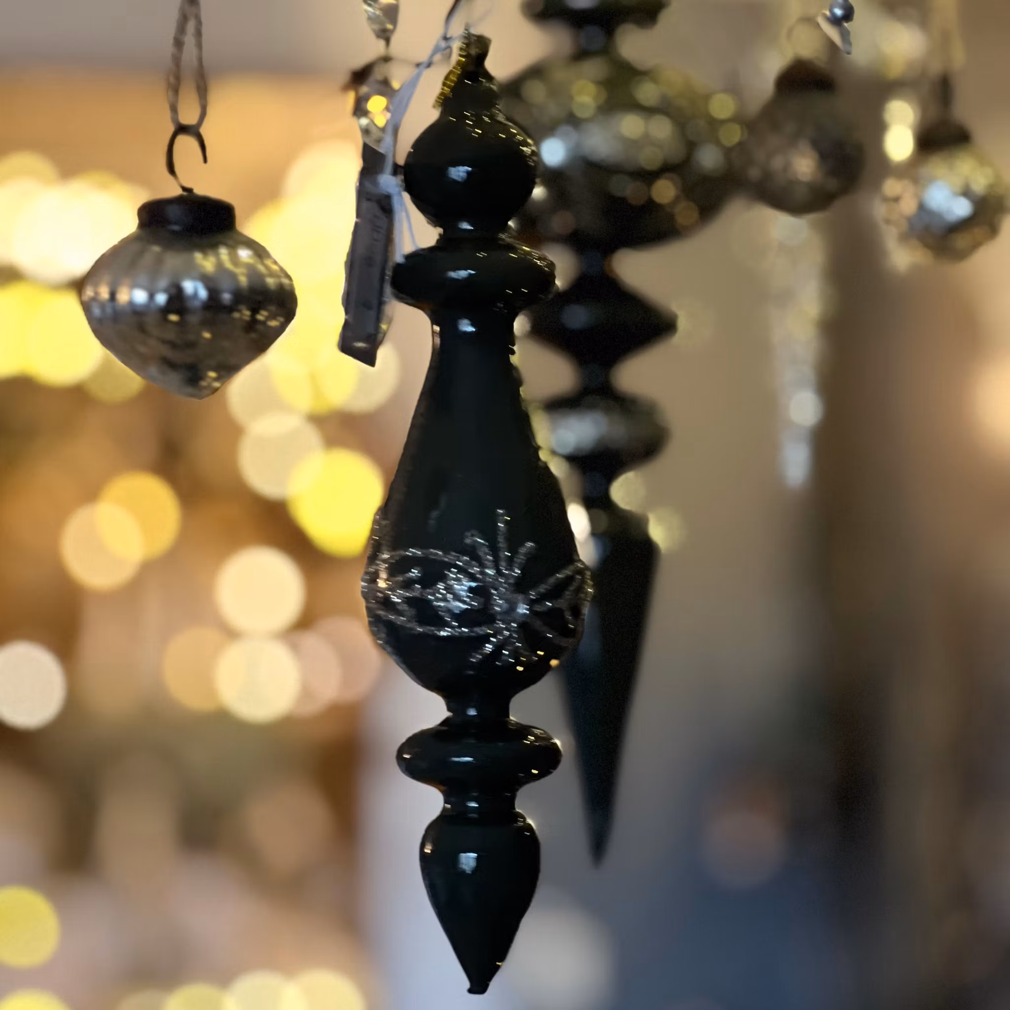 Ornament i glas m. glimmer 50%