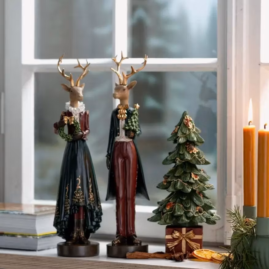 Julgran på rött paket mellan