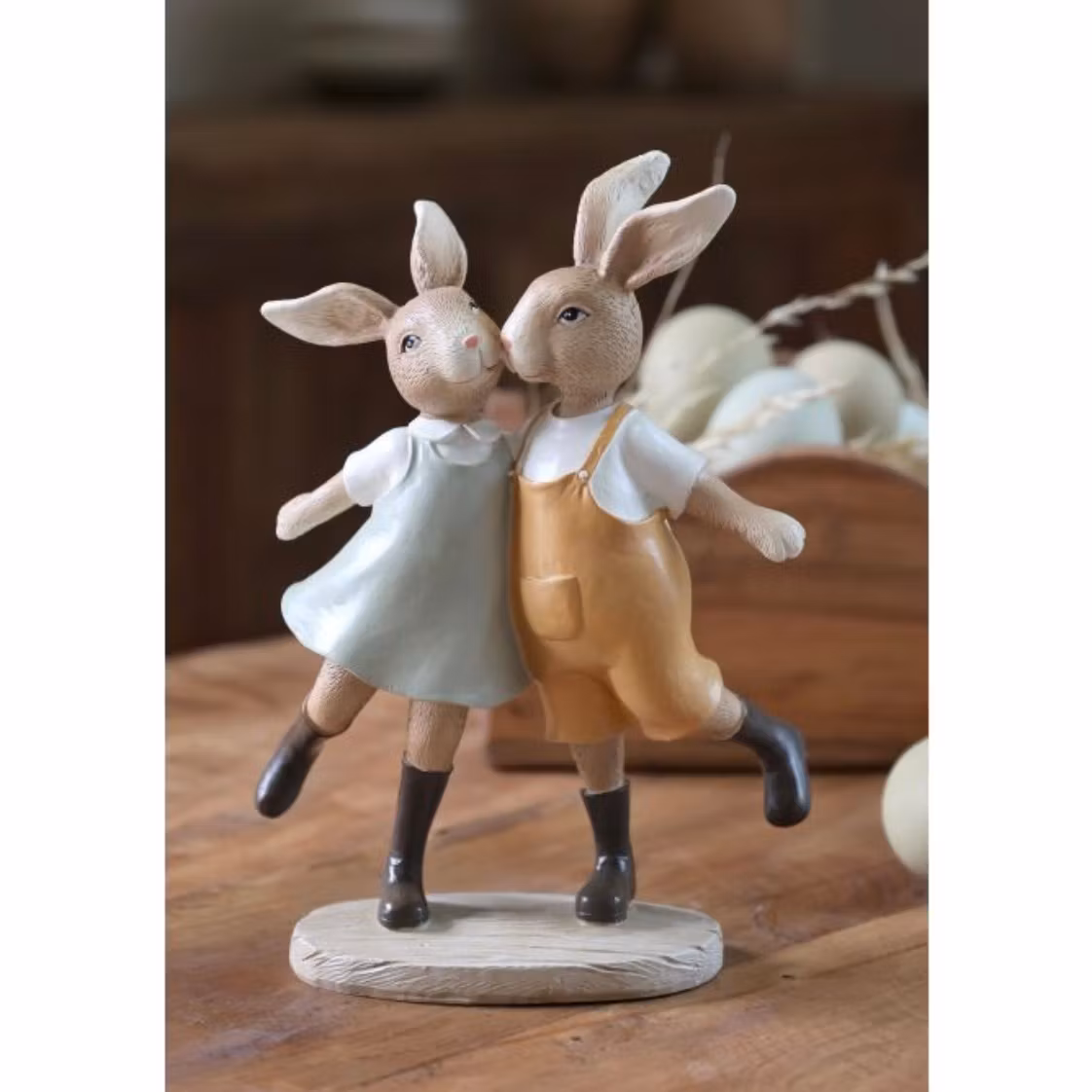 Kaniner med kjol och byxor