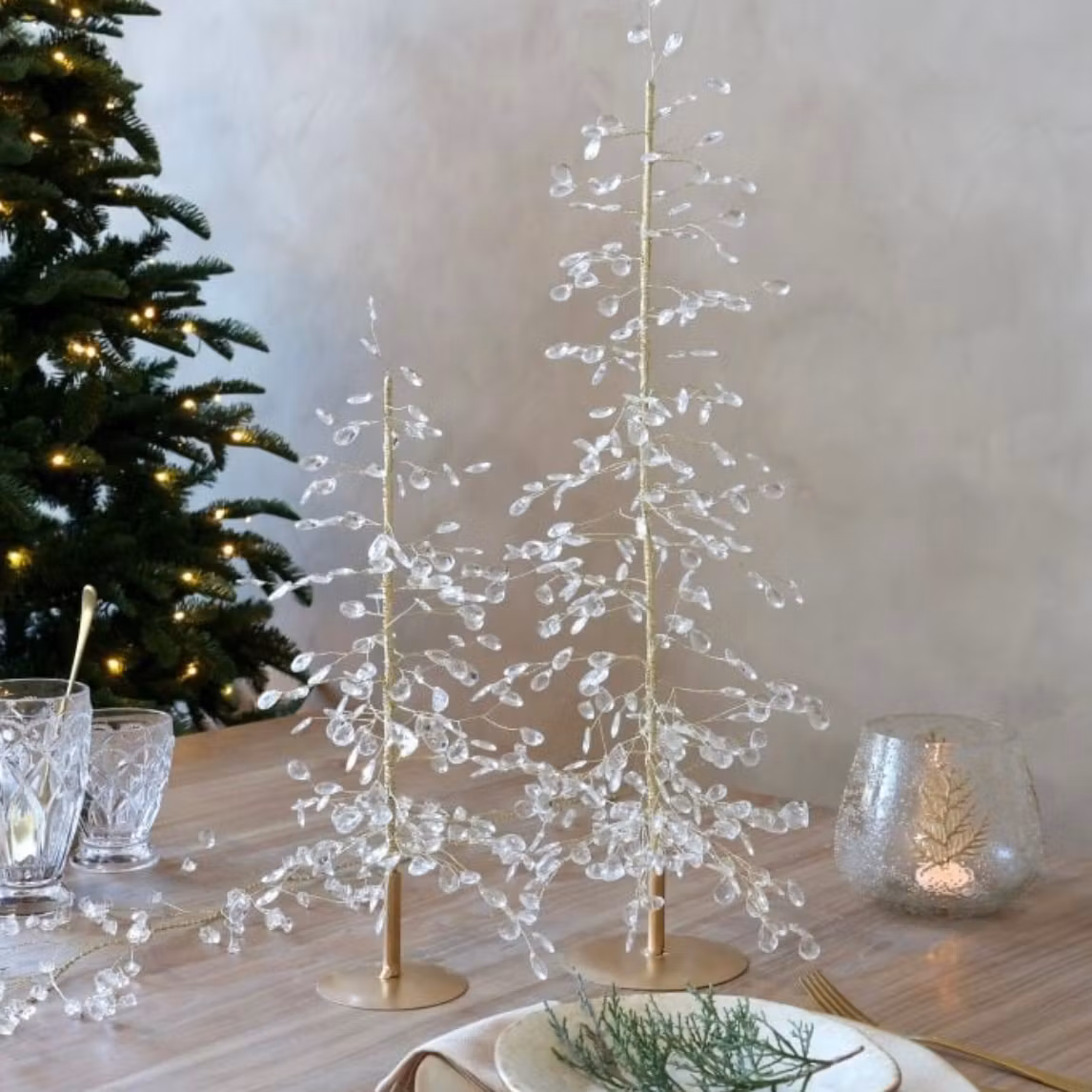 Julegran m. prismor och guldtråd