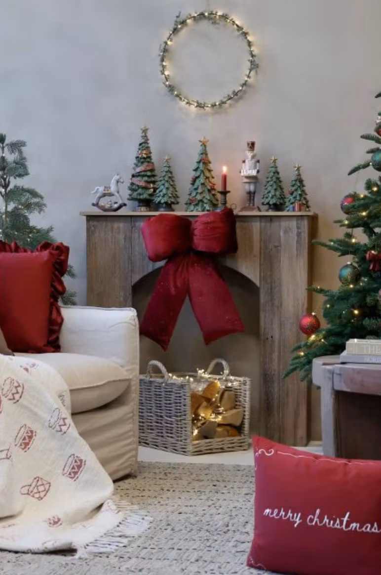 Noël Julgran med gåvor