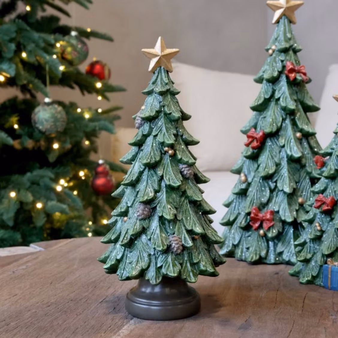 Noël Julgran med kottar