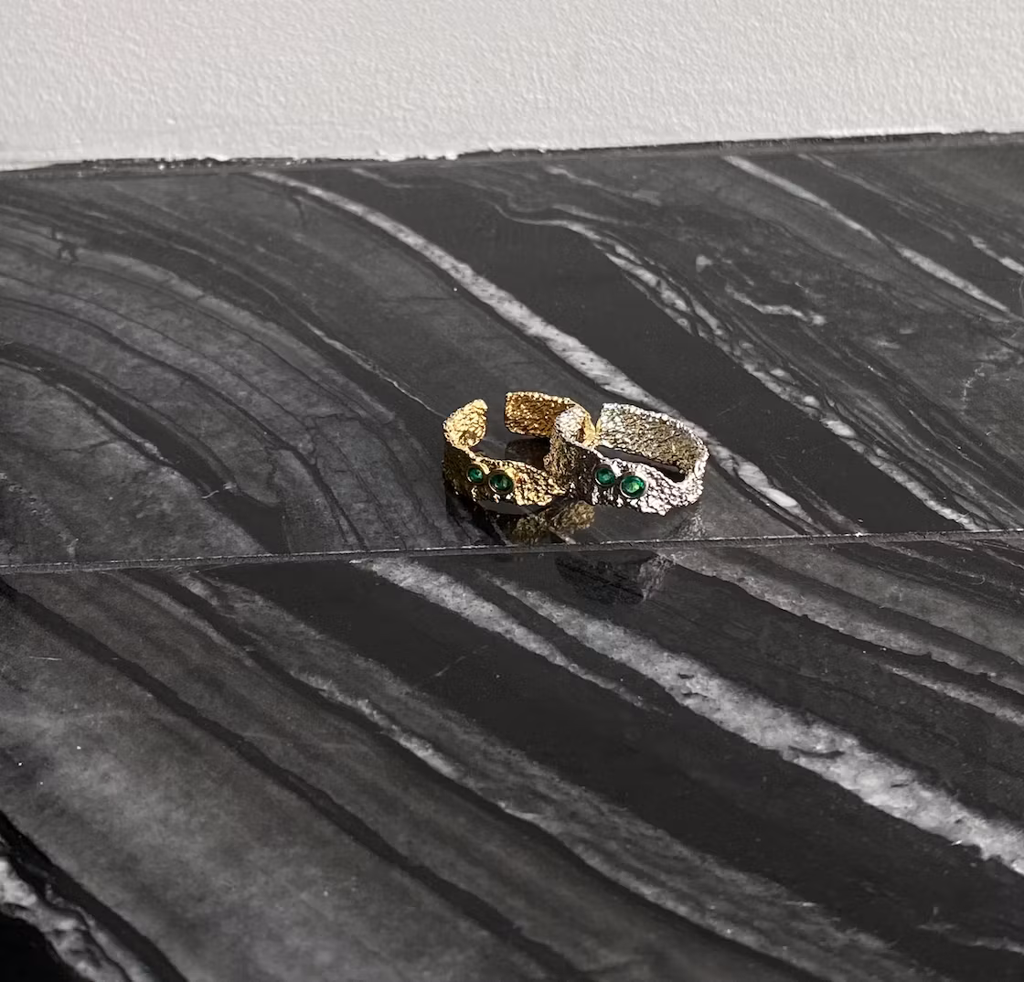 Two-eyed ring