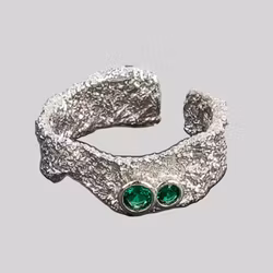 Two-eyed ring