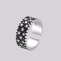 Black star ring