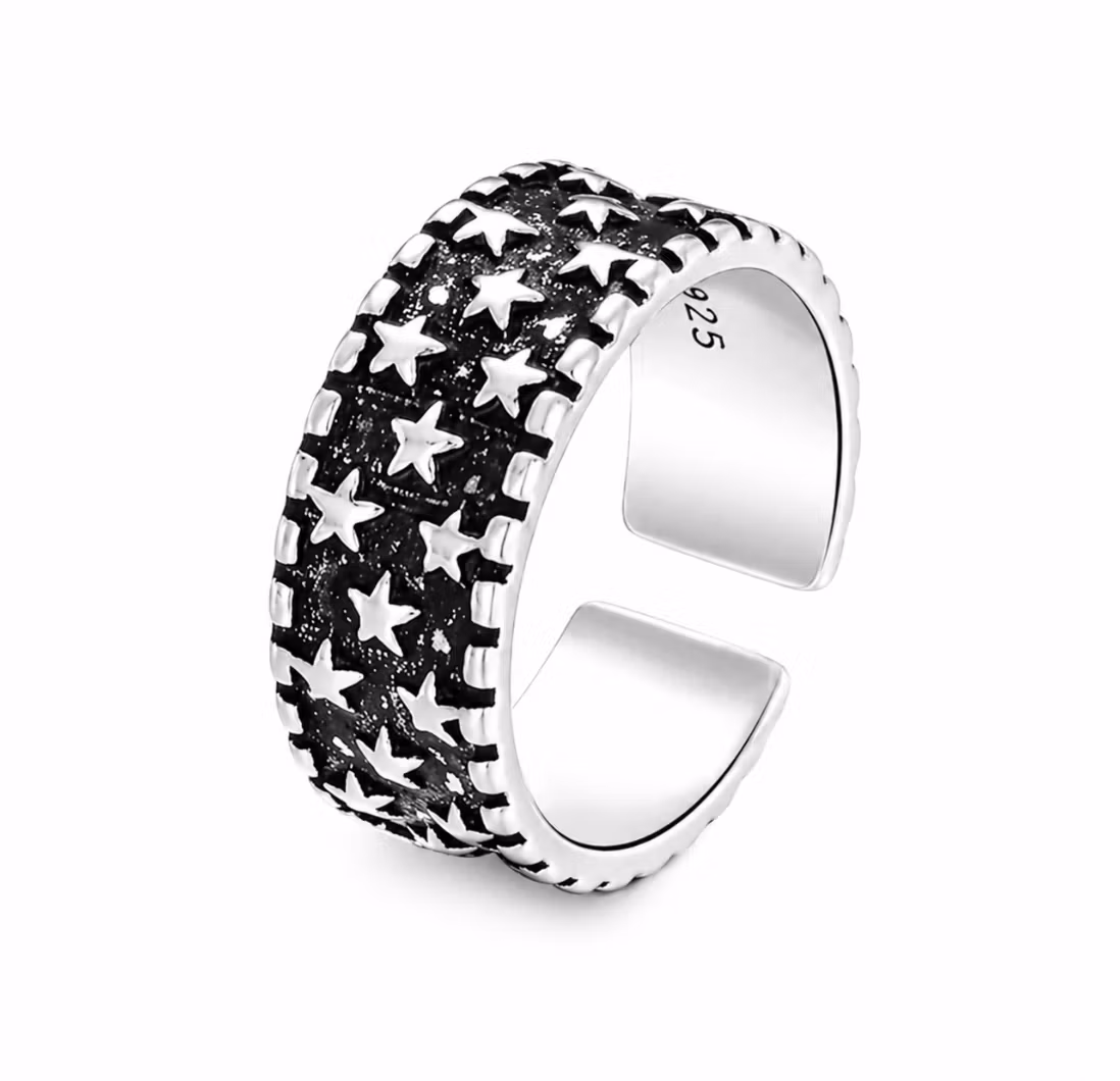Black star ring