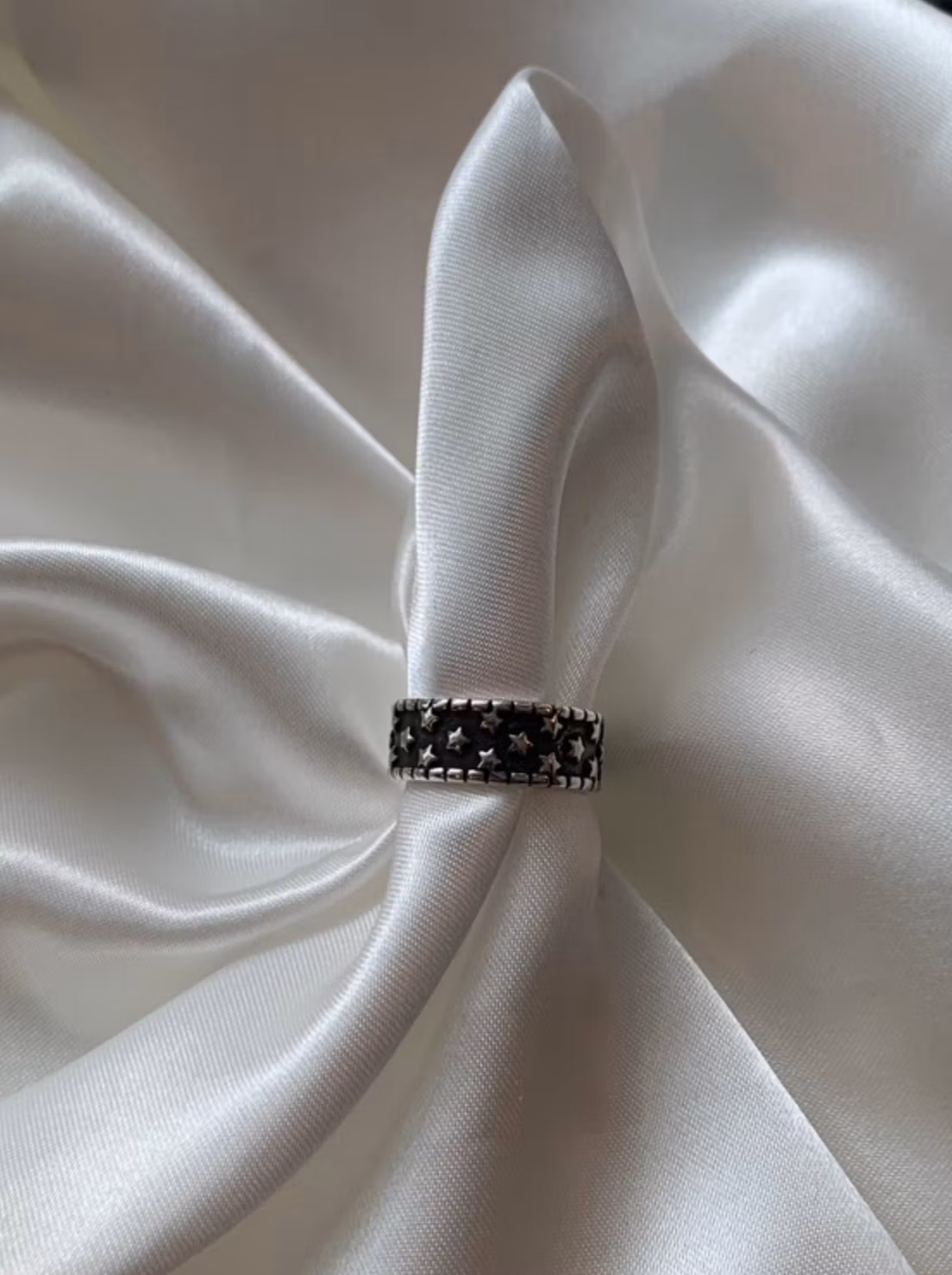 Black star ring
