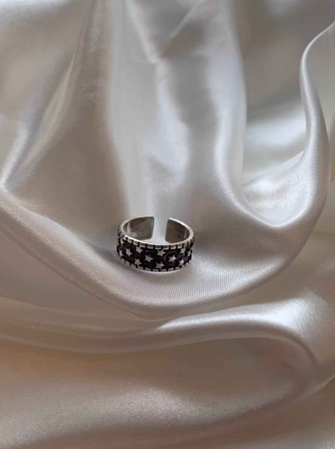 Black star ring