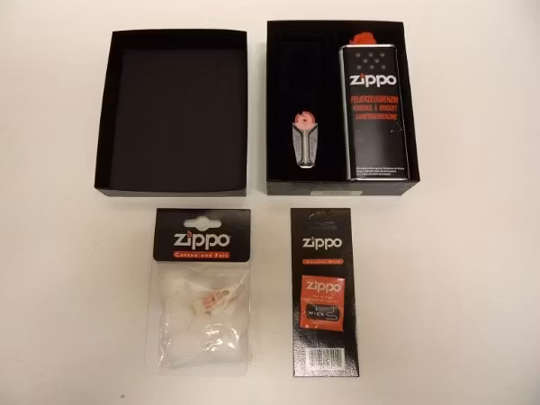 Presentförpackning ZIPPO + tillbehör