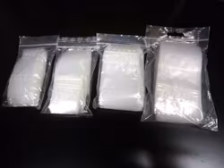 Blixtlåspåsar / Zippåsar: 4 buntar X 100 påsar (olika storlekar)