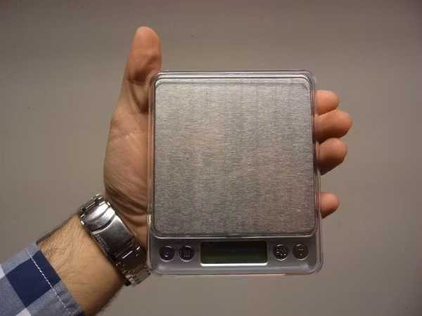 Digitalvåg (500 / 0.01 gram) + Vikt (20 g)