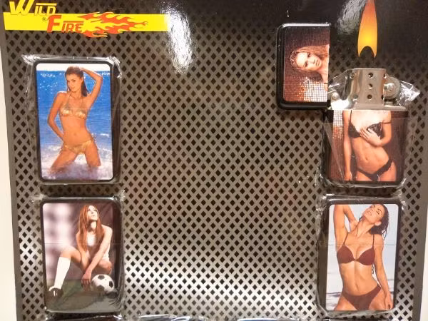 DISPLAY: Bensintändare Hot Girls