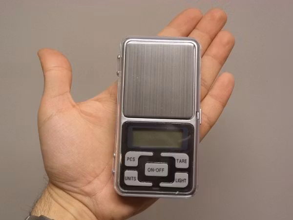 Digitalvåg (200 / 0.01 gram) + tillbehör