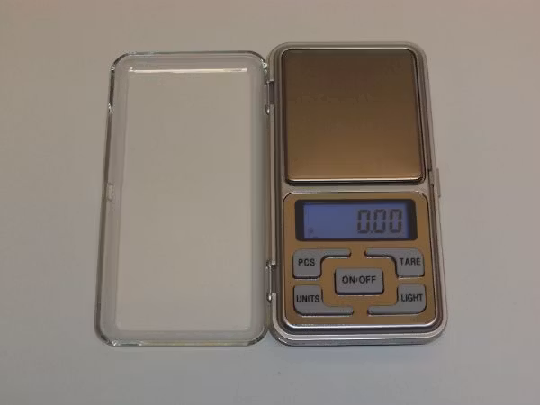 Digitalvåg (200 / 0.01 gram) + tillbehör