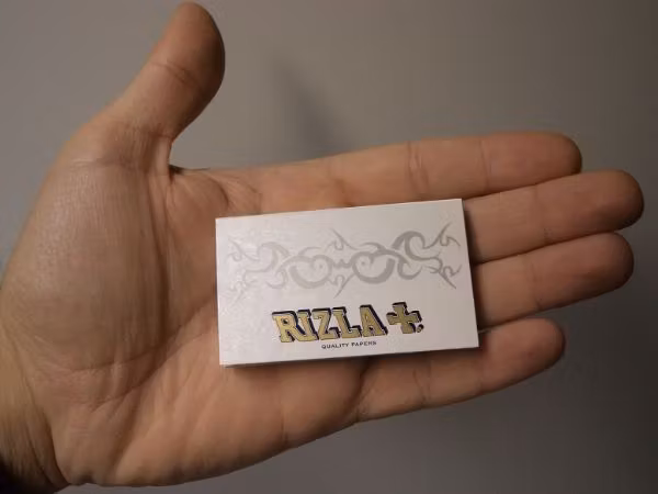 DISPLAY: Rizla Vit Mini Dubbel (25 förpackningar)