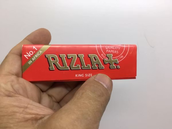 Rizla Röd Kingsize Slim rullpapper (8 förpackningar)