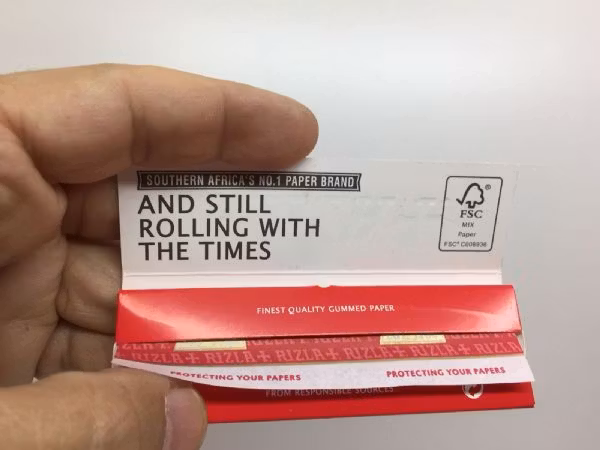 Rizla Röd Kingsize Slim rullpapper (8 förpackningar)