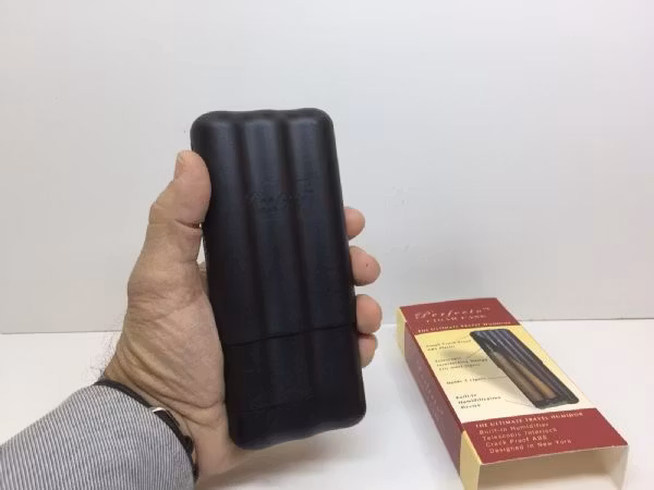 Cigarrfodral / Cigarretui (3 cigarrer)