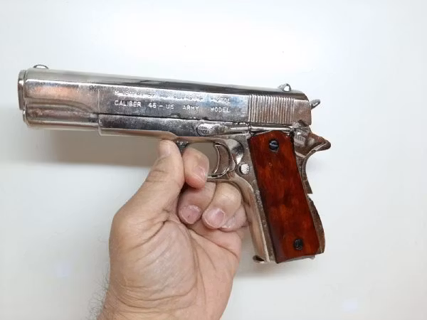 Colt M1911A1 Semi-automatic Pistol Replika