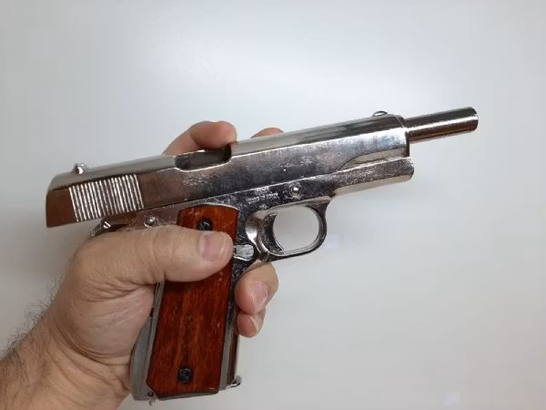 Colt M1911A1 Semi-automatic Pistol Replika