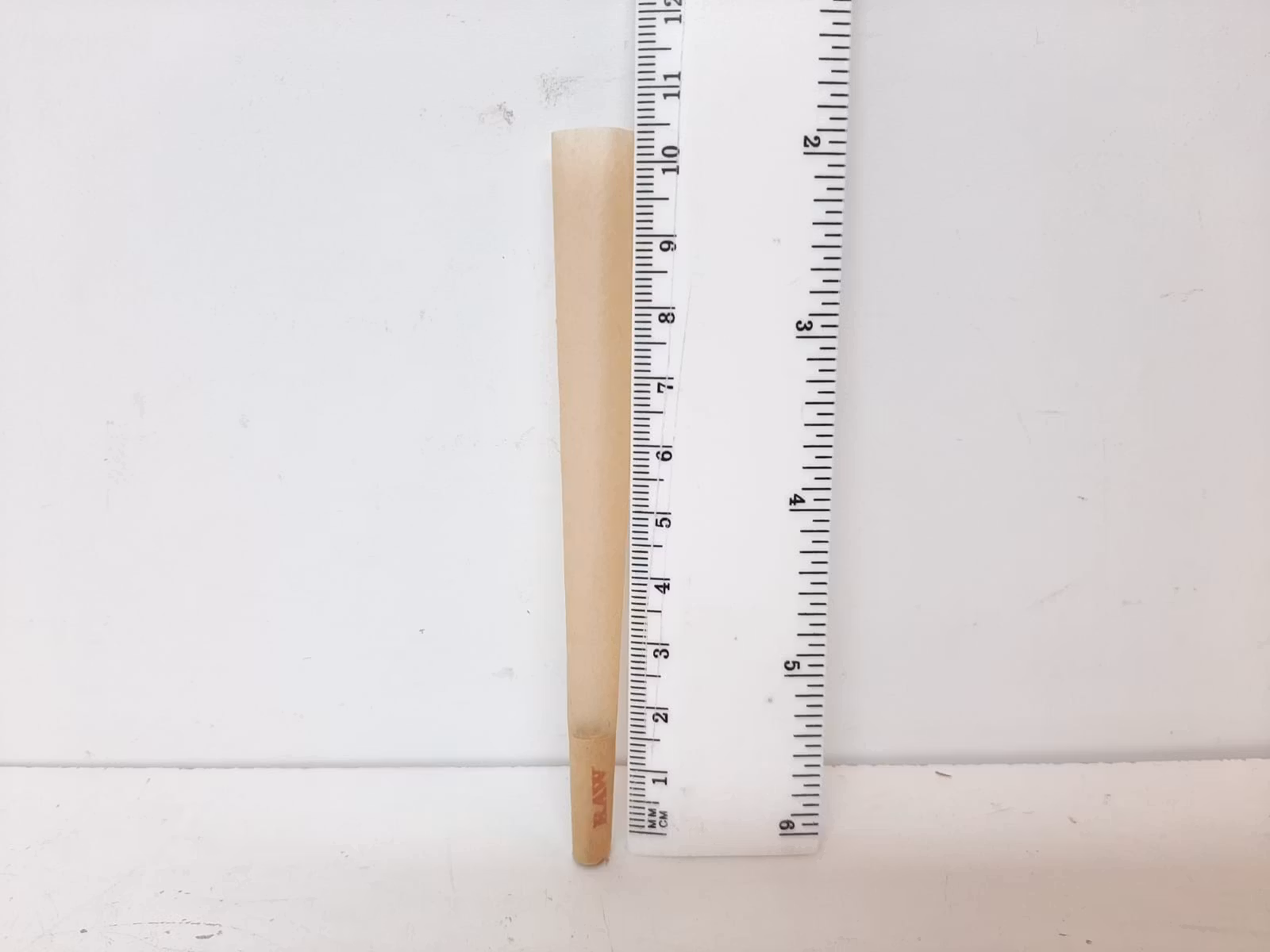 RAW Loader + 32 cones papper (cigarettpapper)