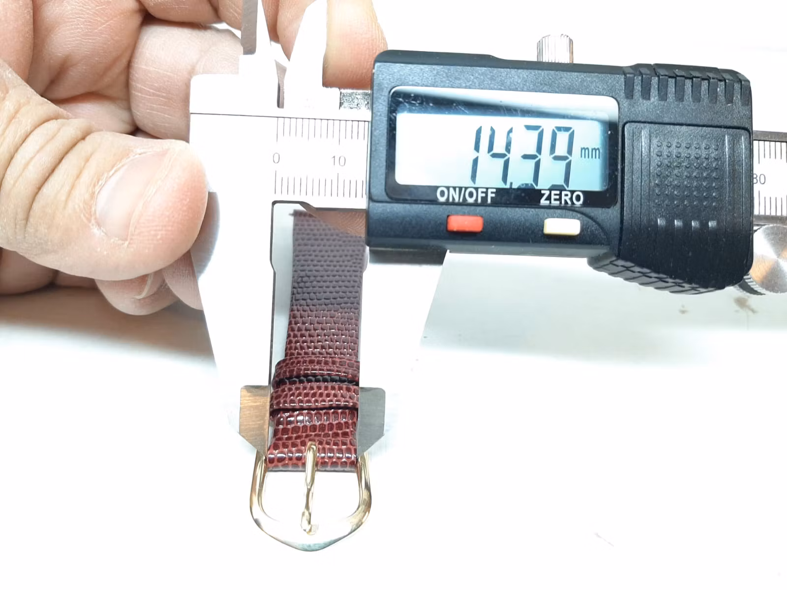 Armband VINRÖD KALVSKINN "ORM" (20 mm)