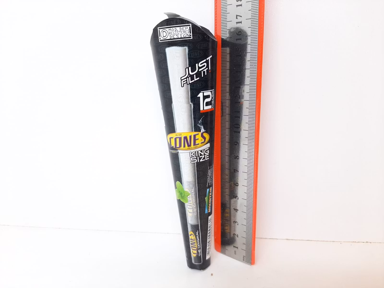 CONES: Färdigrullade koniska papper (3 x 12 st) + tillbehör