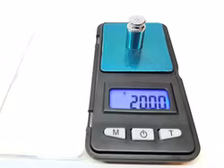 Digitalvåg (200 / 0.01 gram) + Vikt (20 g)