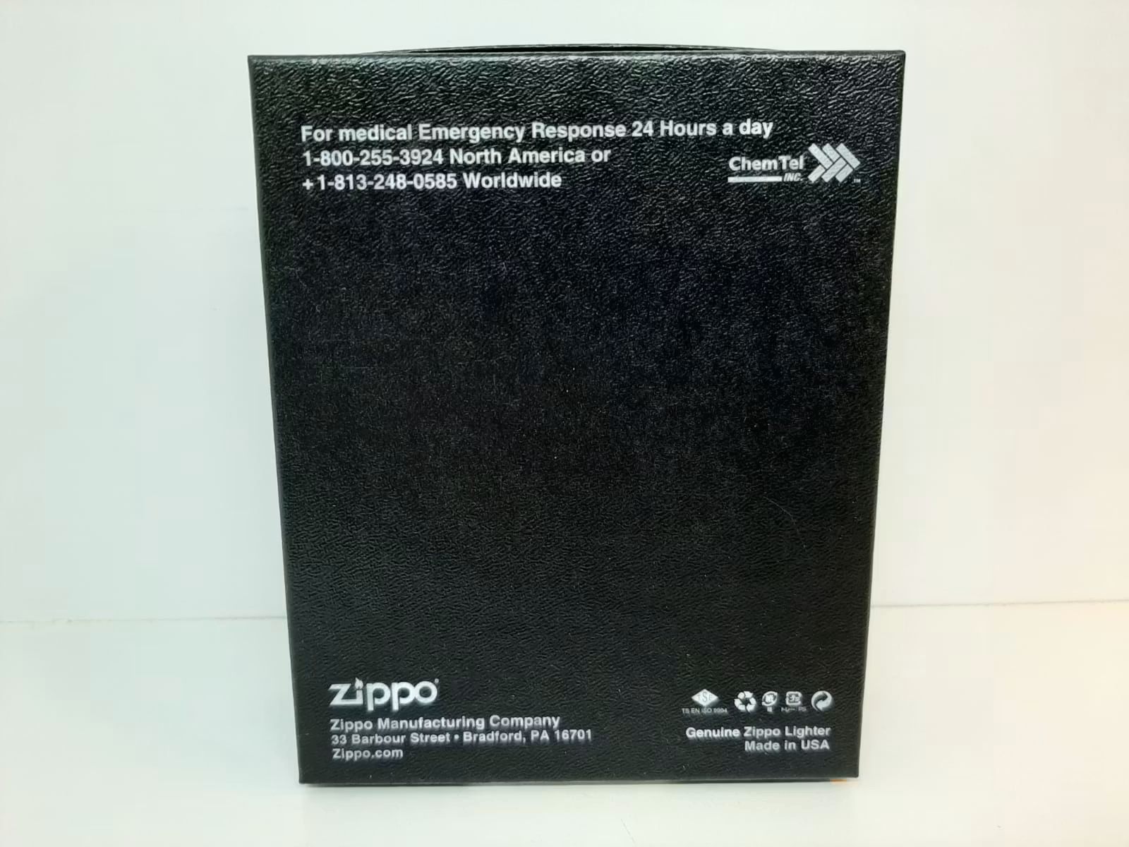 Presentförpackning ZIPPO + tillbehör