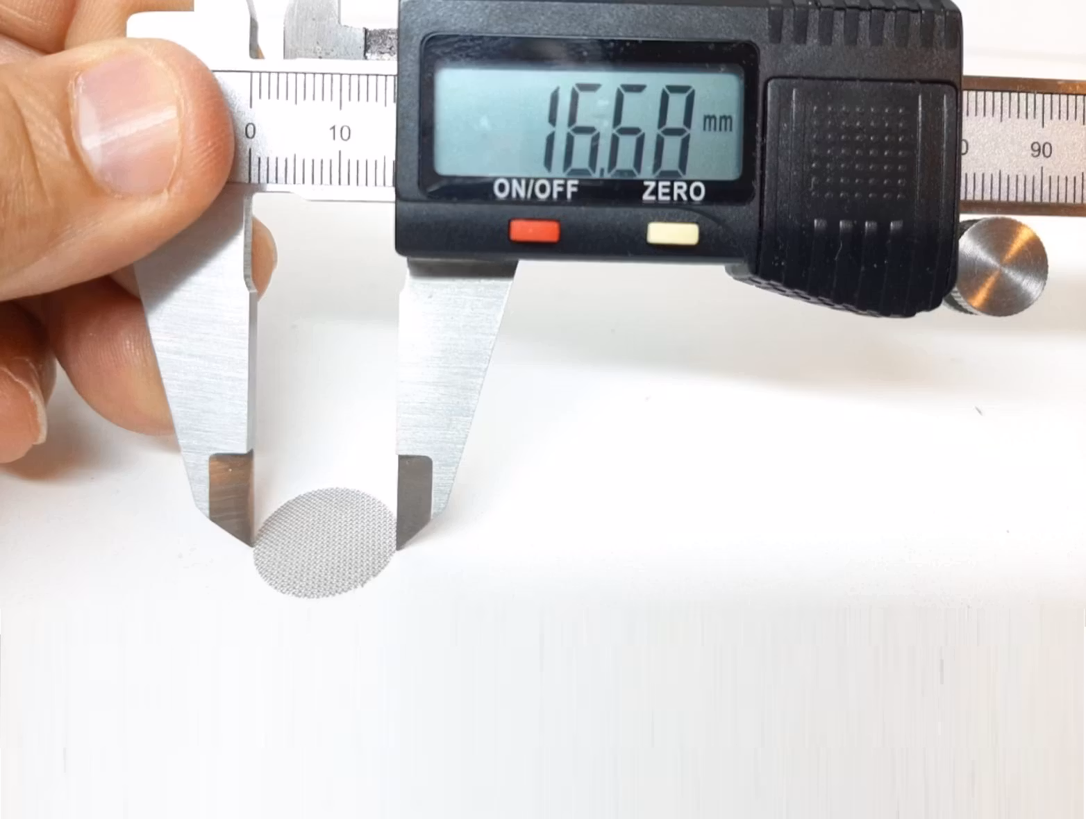 DISPLAY: Nät i metall (16-17 mm)