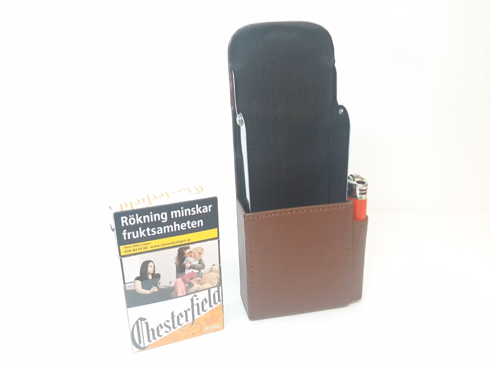 Cigarettetui + BIC Tändare