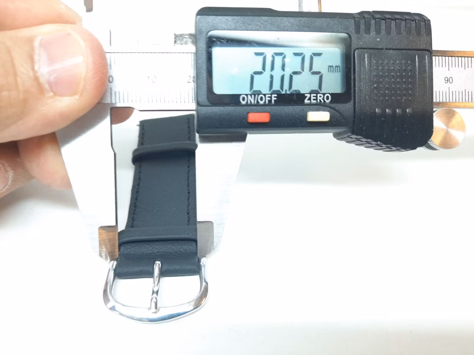 Armband SVART KALVSKINN (22 mm)