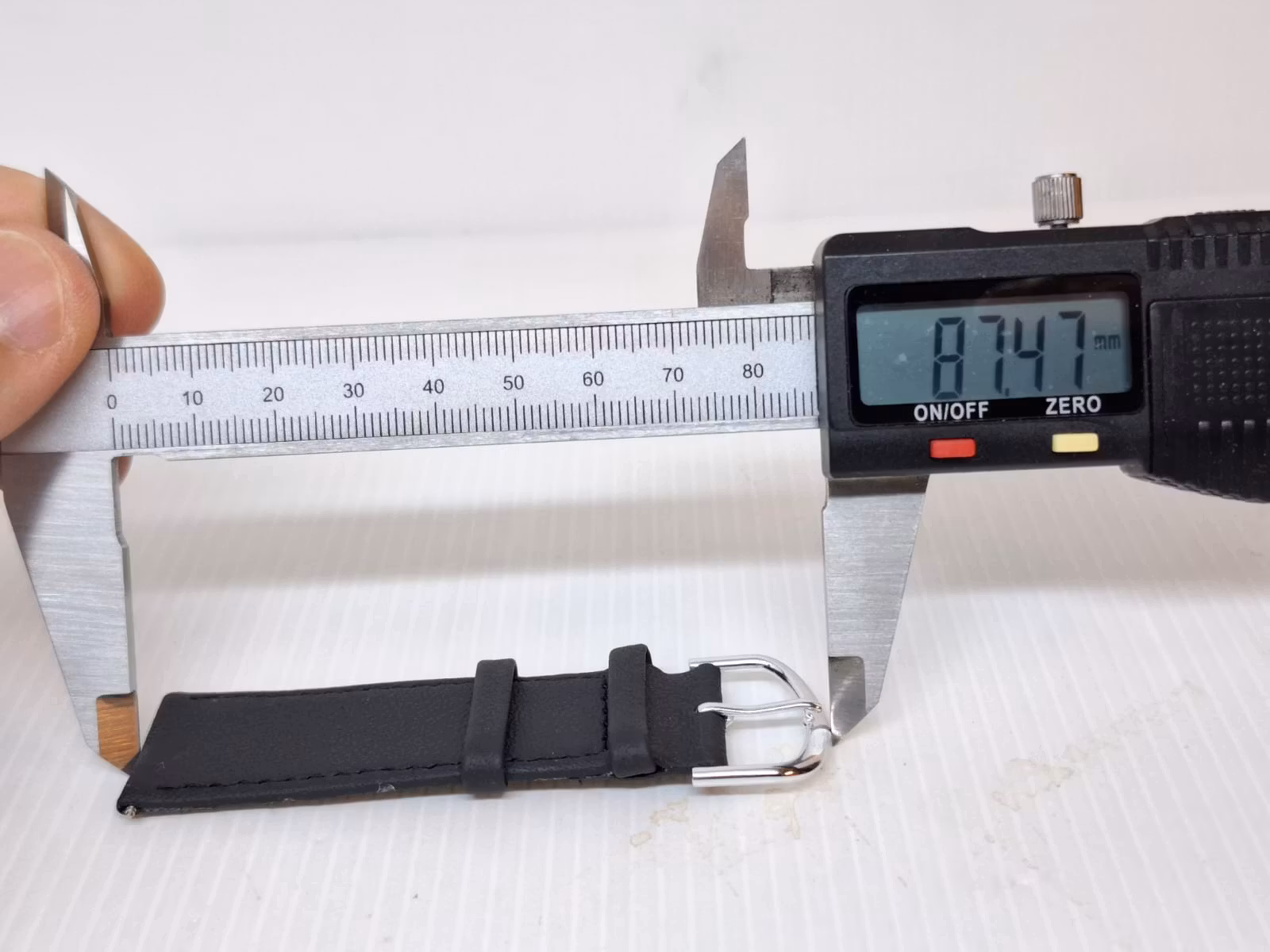 Armband SVART KALVSKINN (24 mm)