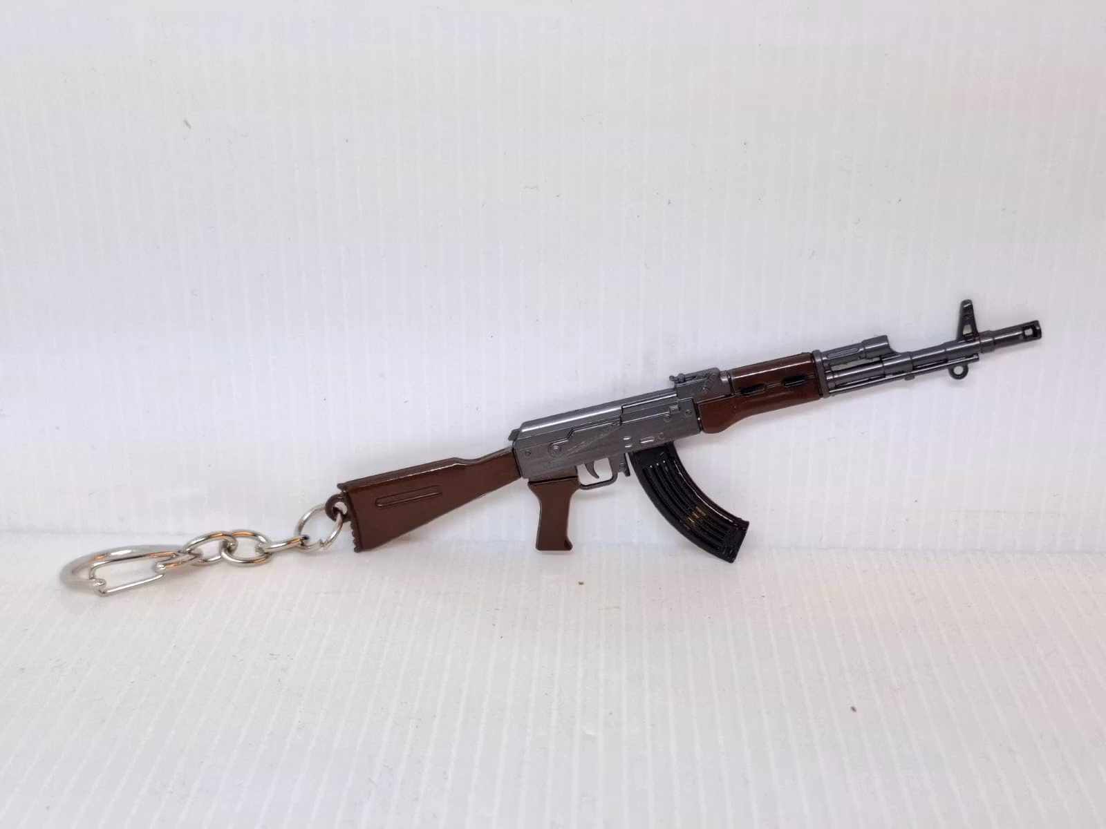 Nyckelring: AK47 miniatyr (plast)