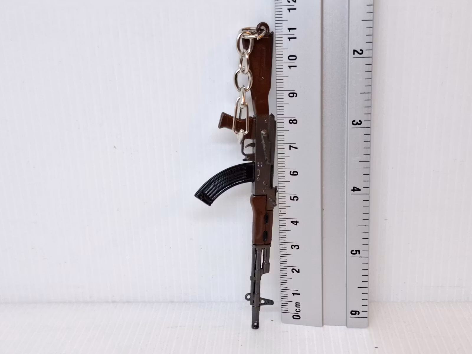 Nyckelring: AK47 miniatyr (plast)