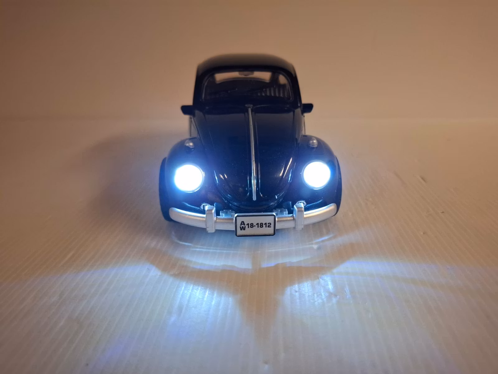 Modellbil Volkswagen Beetle (VW) - Skala 1:18