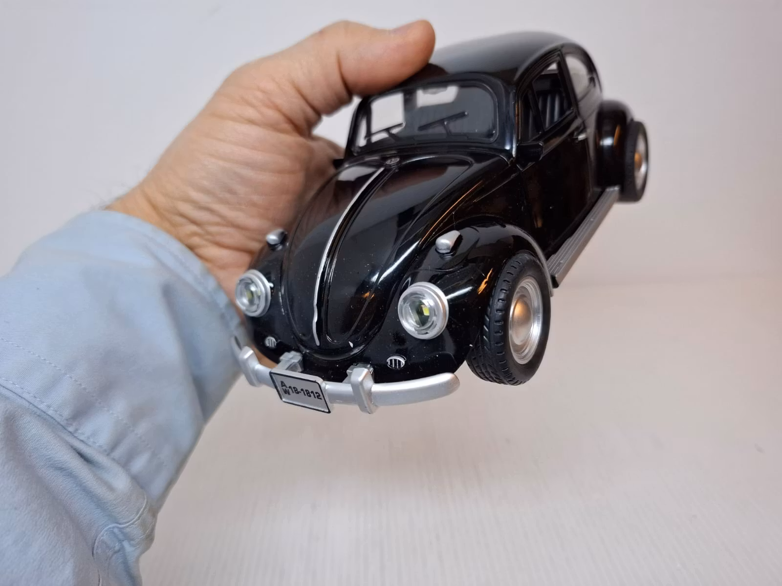 Modellbil Volkswagen Beetle (VW) - Skala 1:18