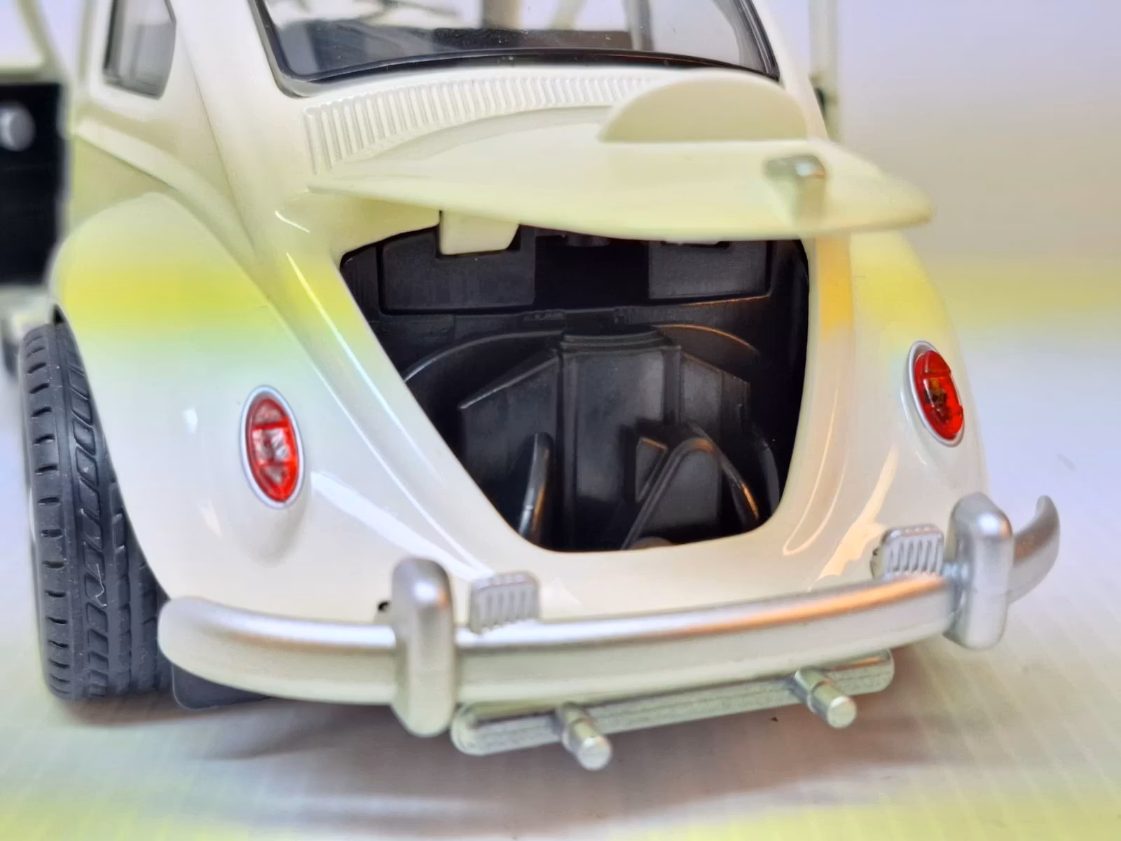 Modellbil Volkswagen Beetle (VW) - Skala 1:18