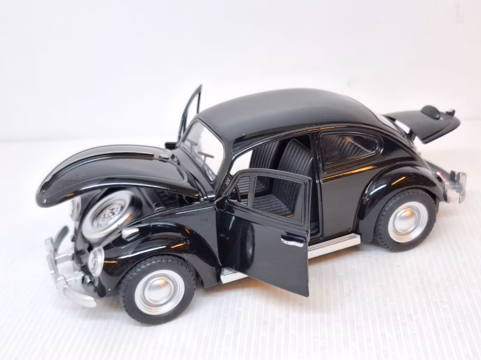 Modellbil Volkswagen Beetle (VW) - Skala 1:18