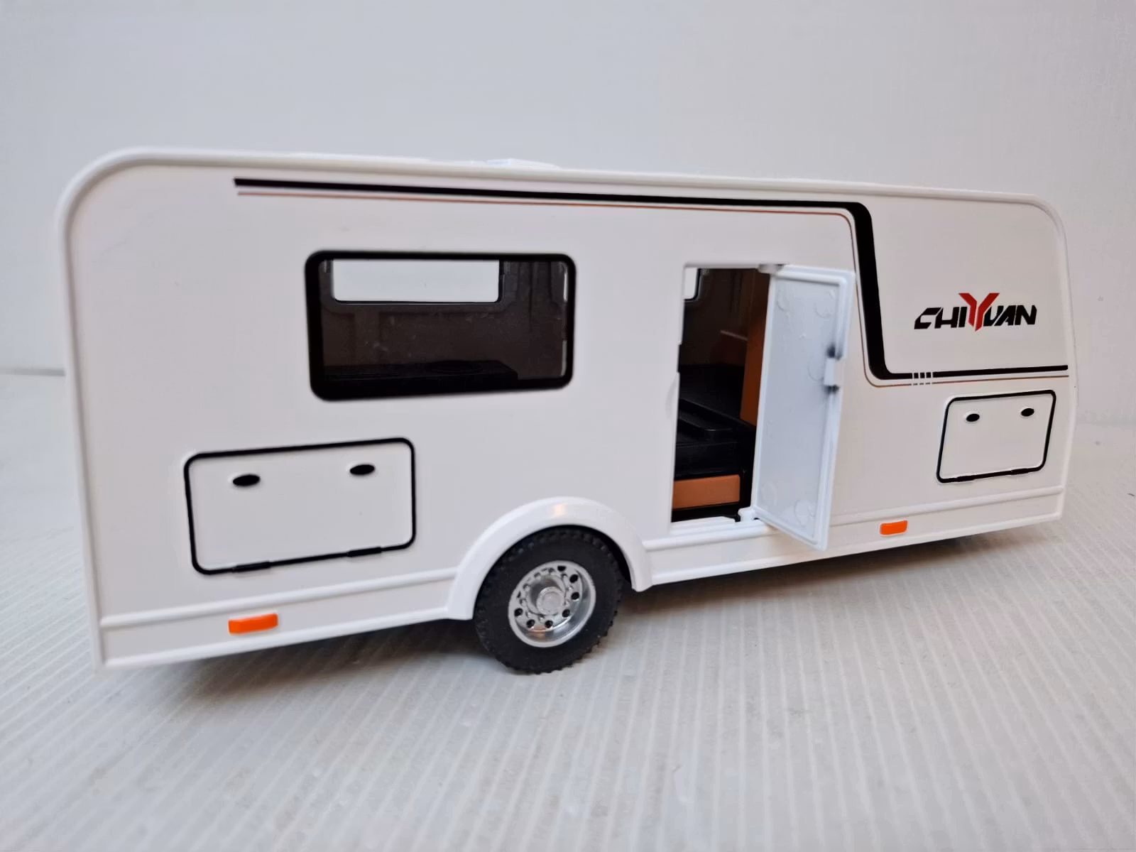 Modellbil + Husvagn (Skala 1:32) Diecast