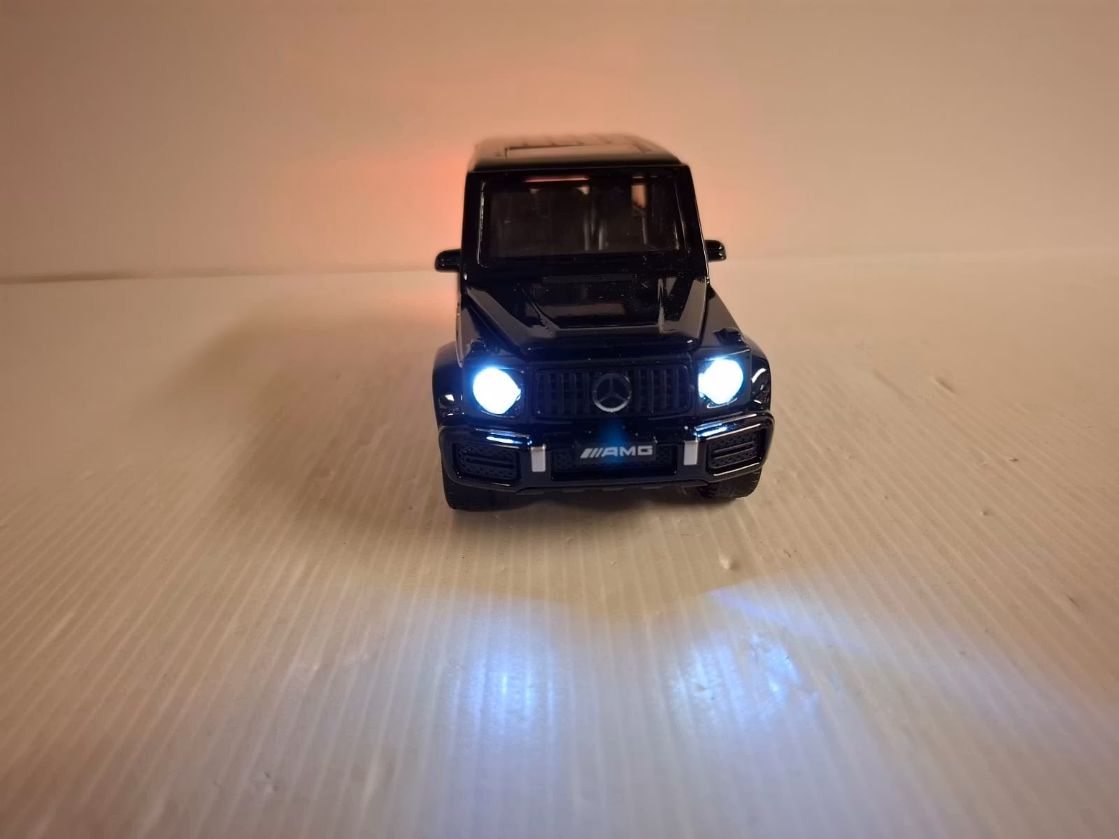 Modellbil + Husvagn (Skala 1:32) Diecast