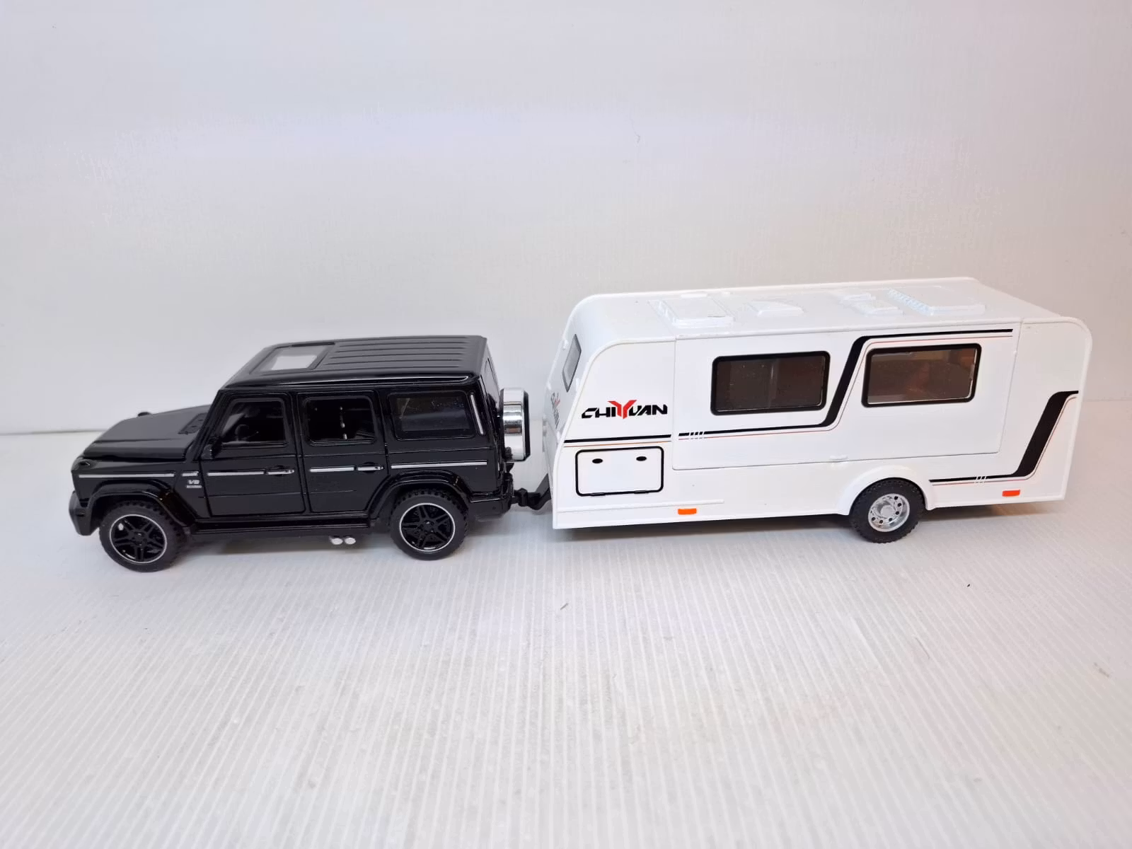 Modellbil + Husvagn (Skala 1:32) Diecast